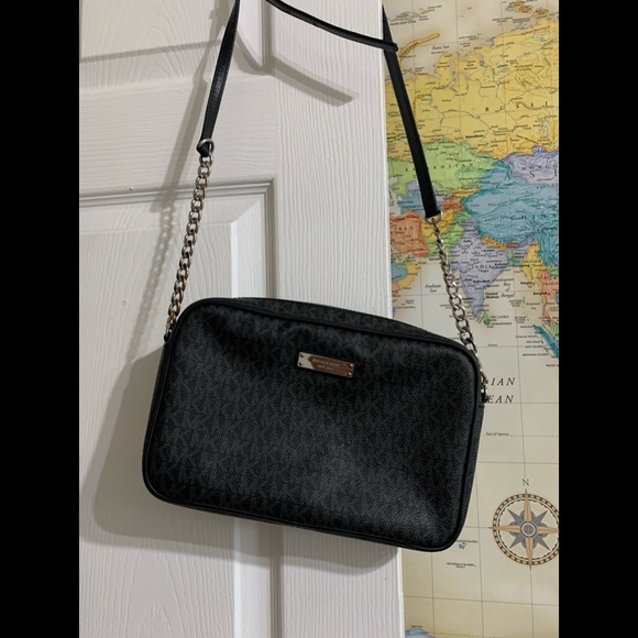 🎉HP🎉Michael Kors Jet Set Purse🎉 - Picture 2 of 8